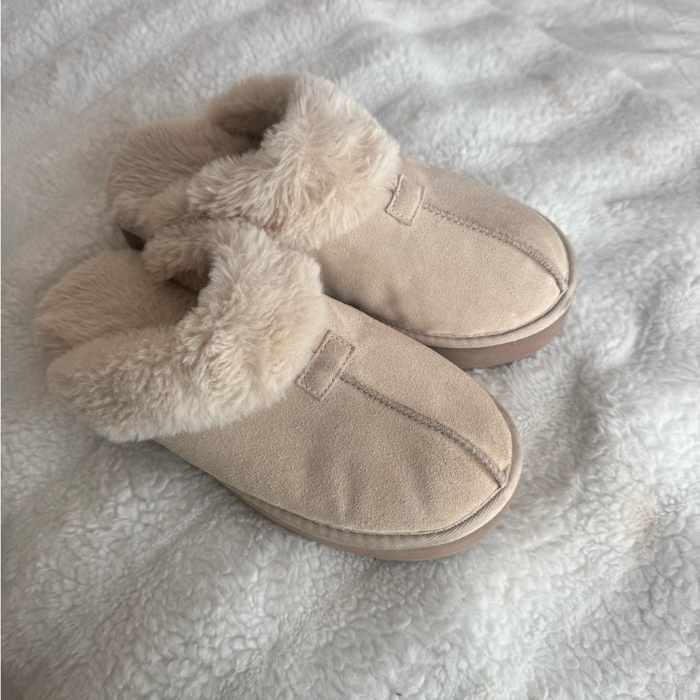 Cozy Beige Faux Fur Slippers